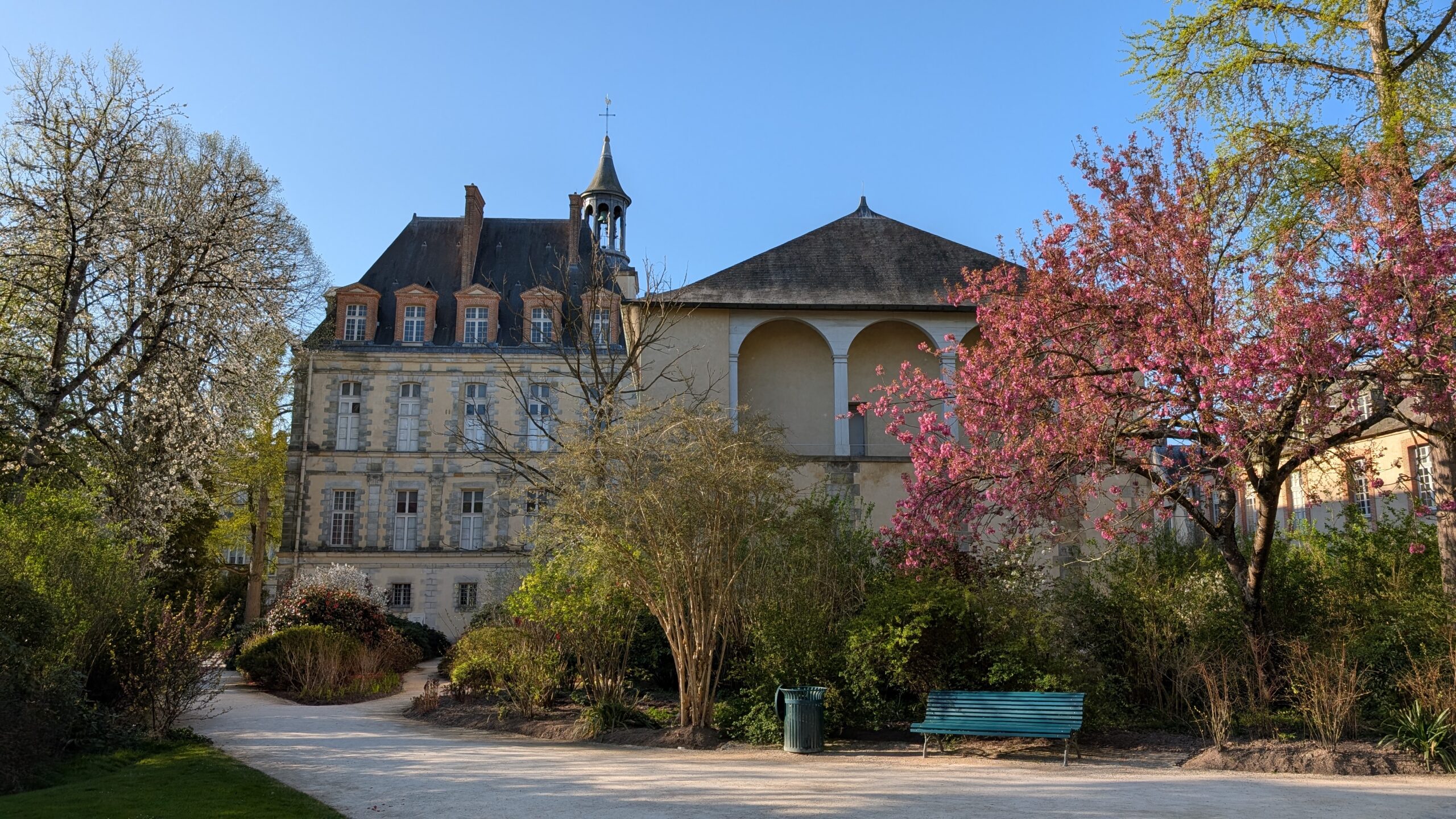 small group Paris tour for women