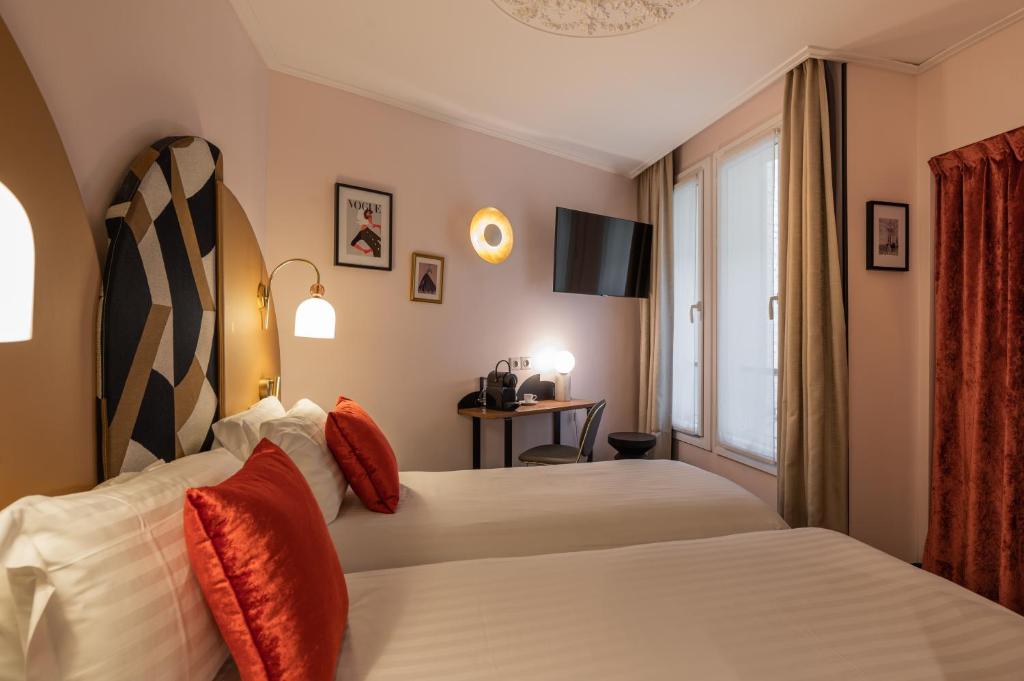 Paris tour for solo female travelers